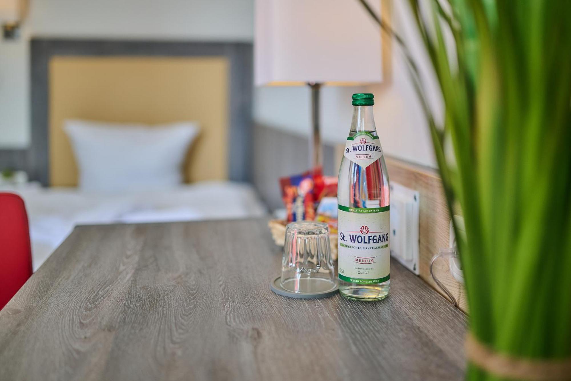 Sunny Hotel Regenstauf Buitenkant foto
