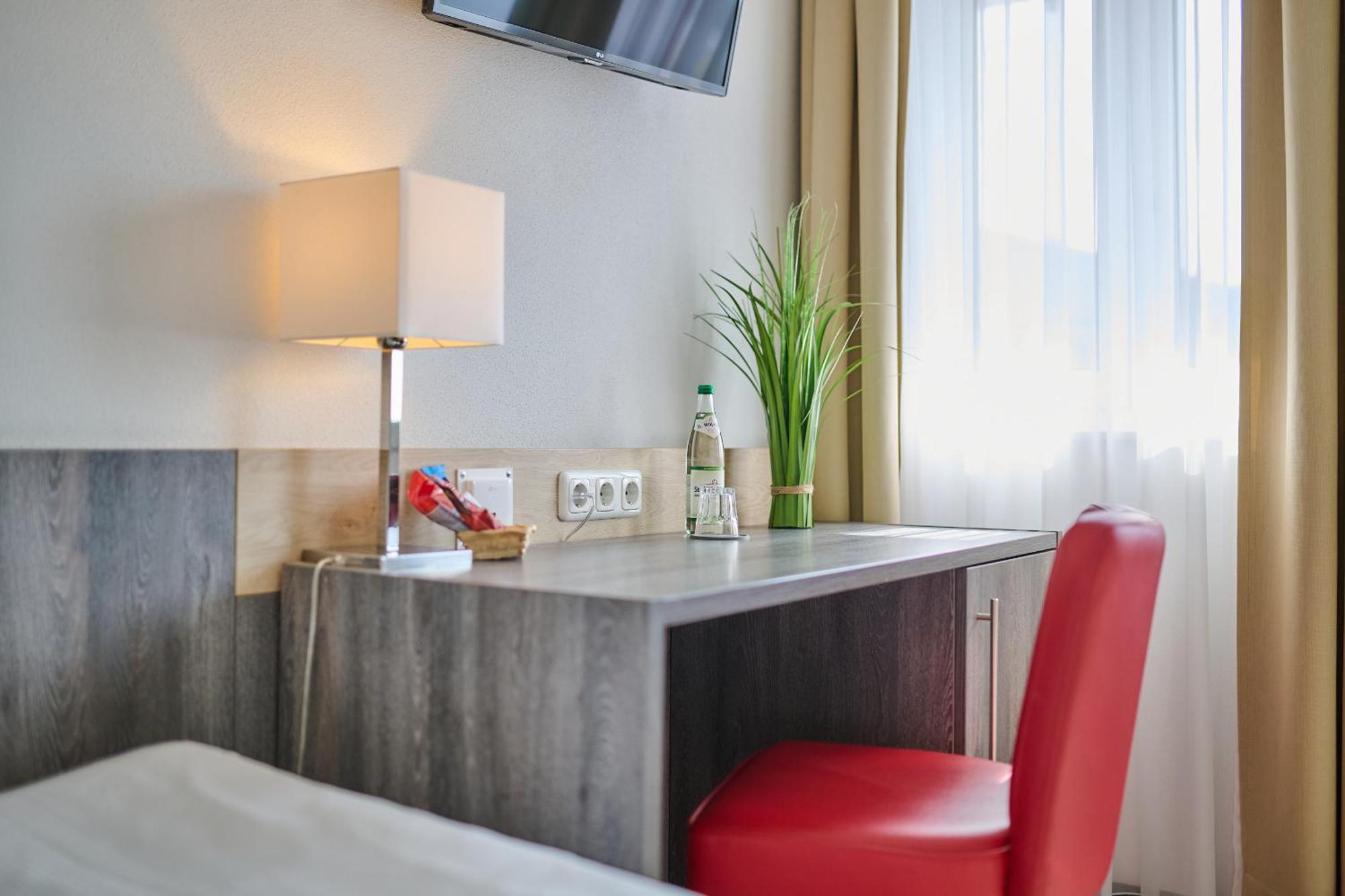 Sunny Hotel Regenstauf Buitenkant foto