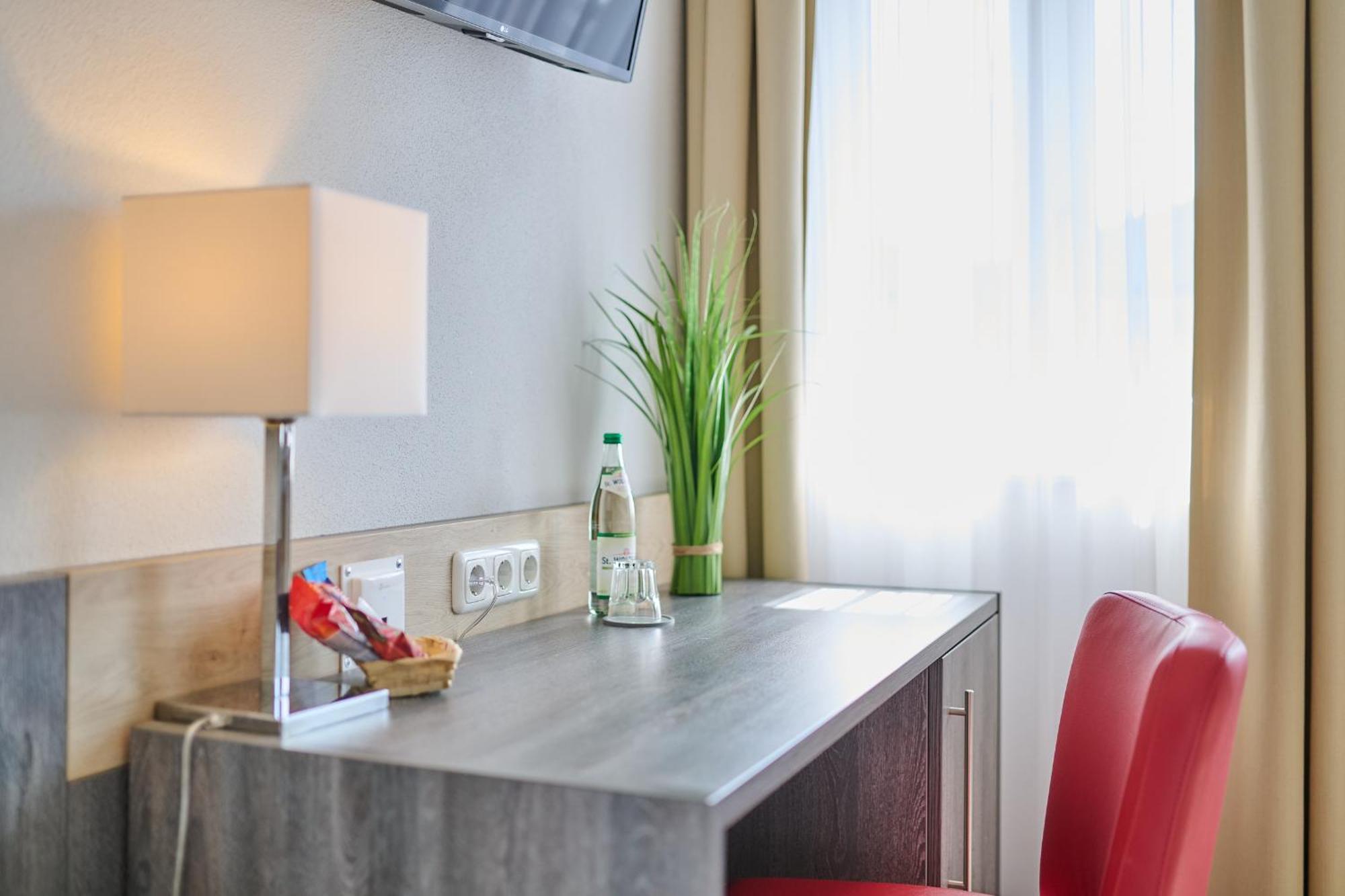 Sunny Hotel Regenstauf Buitenkant foto